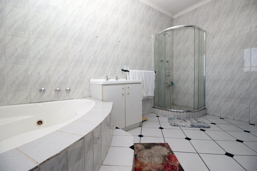 Commercial Property for Sale in Tuscany Glen Western Cape